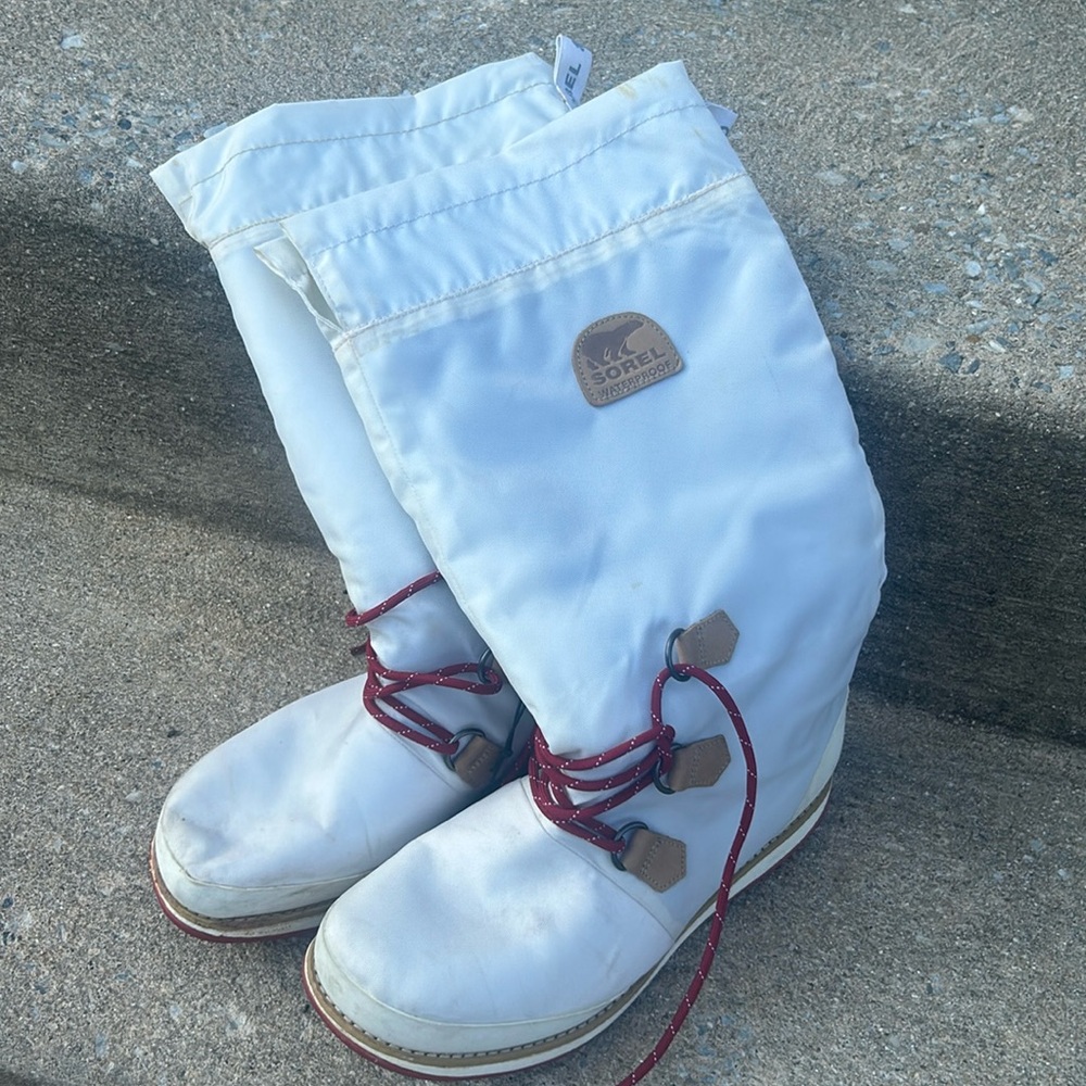 Sorel snow boots I think I wore them once look new